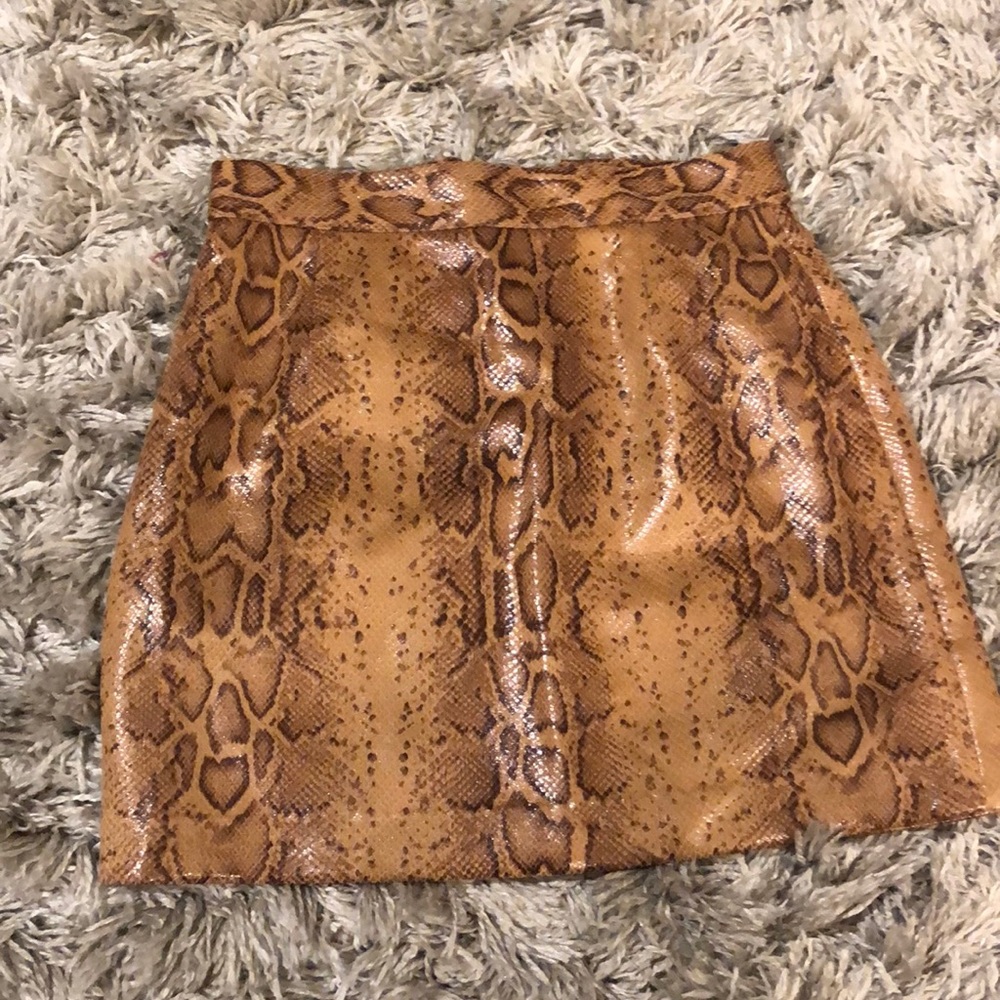 Cheetah/ leopard print leather mini skirt, never worn, boutique size 0